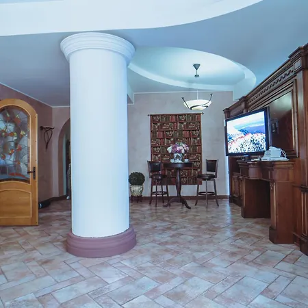 Luxuria Aparthotel 4*