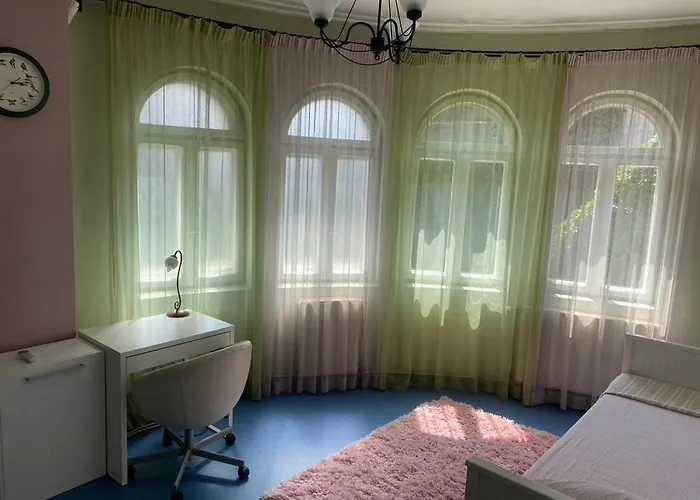 Luxuria 4* Bukareszt