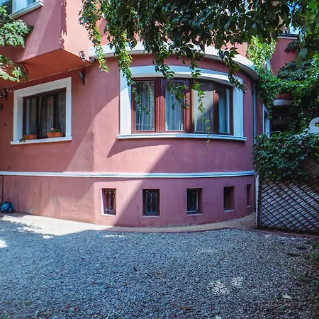 アパートホテル Luxuria 4*