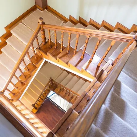 מלון דירות Luxuria 4*