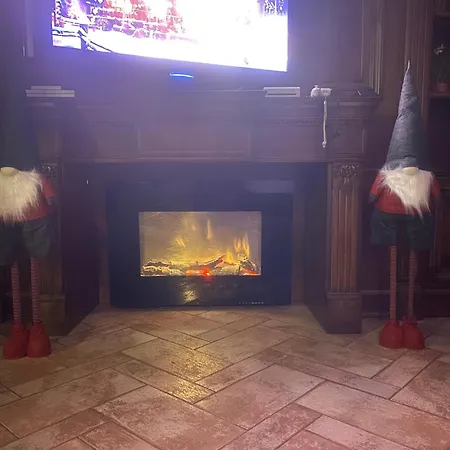 Luxuria מלון דירות 4*