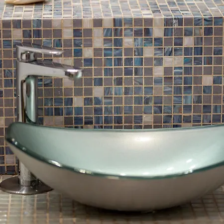 מלון דירות Luxuria